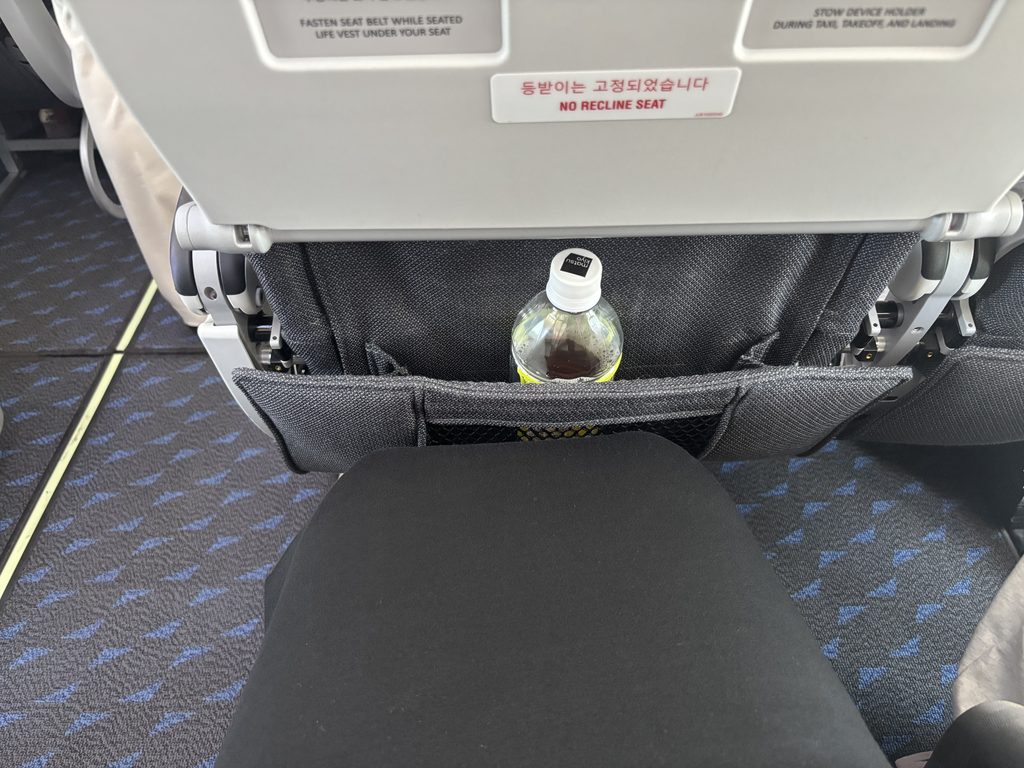 14列目の座席に表示されたNO RECLINE SEATの案内